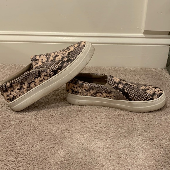 Snake Print slip ons - Picture 1 of 4